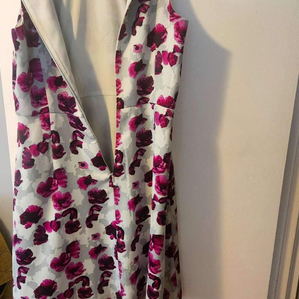 Banana  Republic size 12 Gray with flowers. NEVER WORN